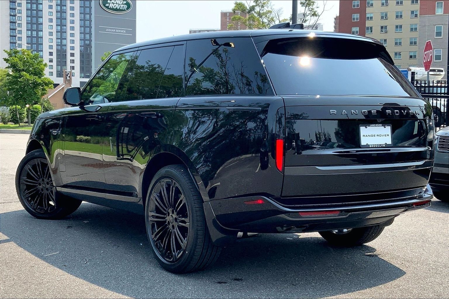 New 2026 Santorini Black Land Rover SE image 12