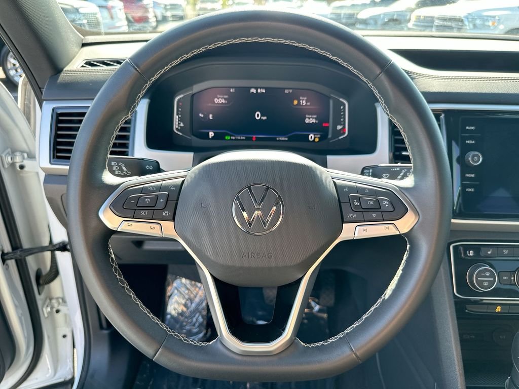 Used 2022 White Volkswagen 2.0T SE w/Technology image 3