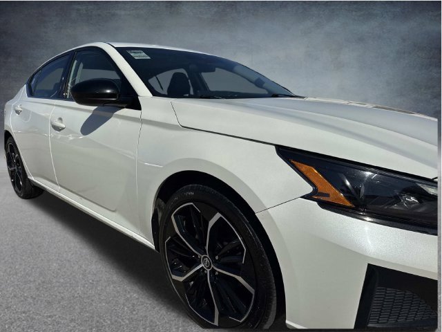 Used 2025 White Nissan 2.5 SR image 3