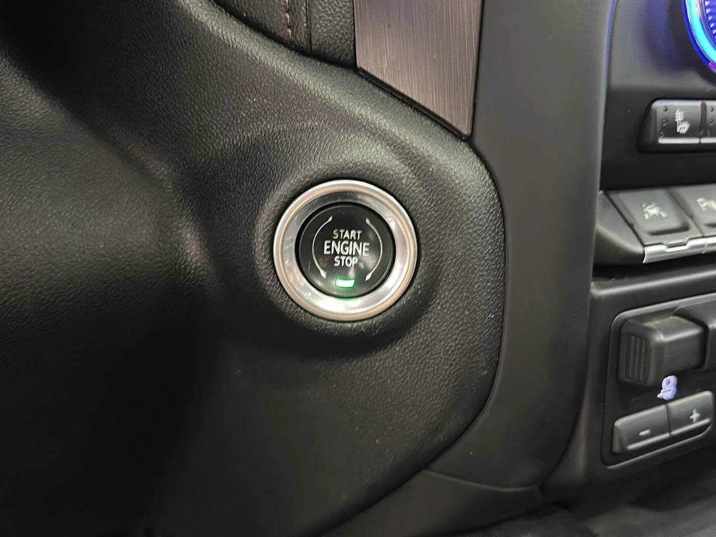 Used 2020 Summit White GMC AT4 image 16