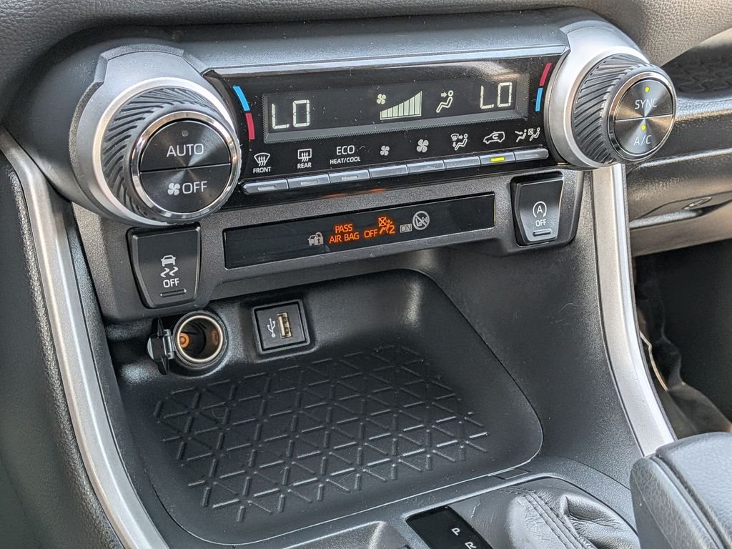 Used 2025  Toyota XLE image 23
