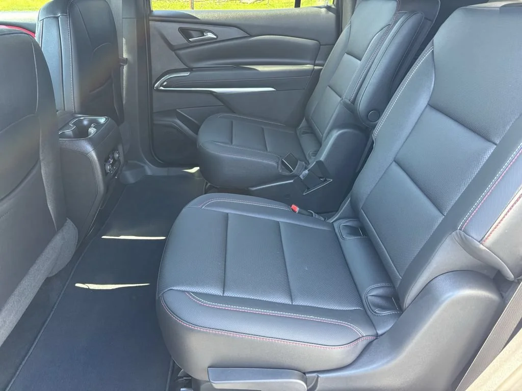 Used 2025 Iridescent Pearl Tricoat Chevrolet Z71 image 18