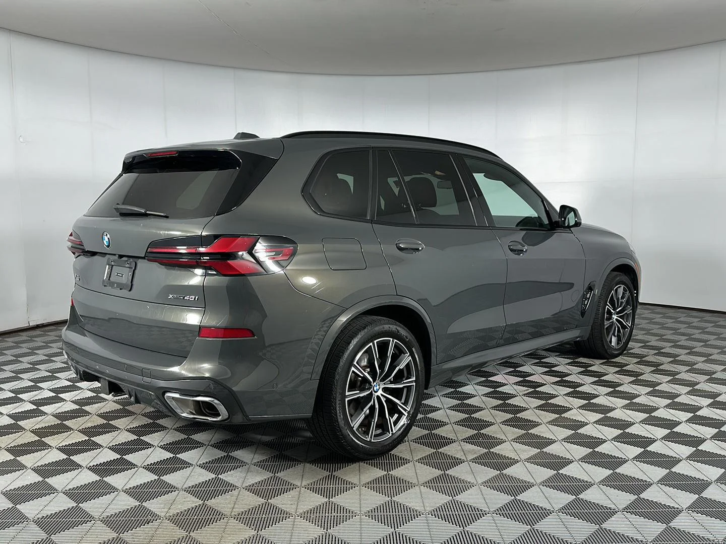 Used 2024 Dravit Grey Metallic BMW xDrive40i image 26