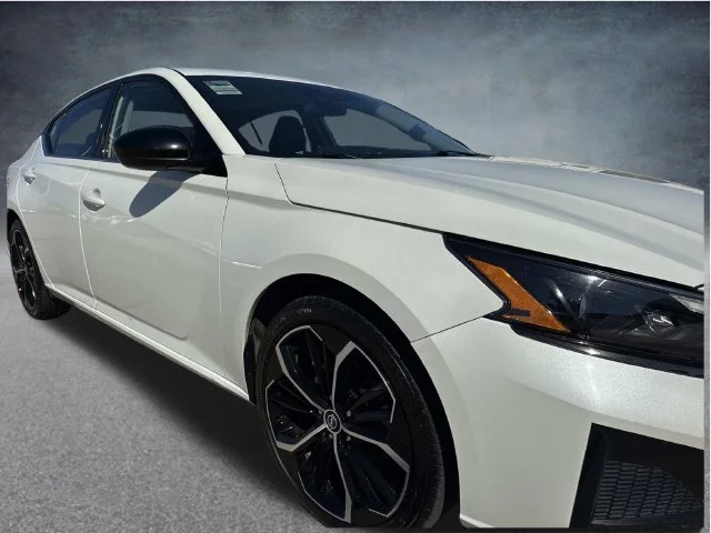 Used 2025 White Nissan 2.5 SR image 3