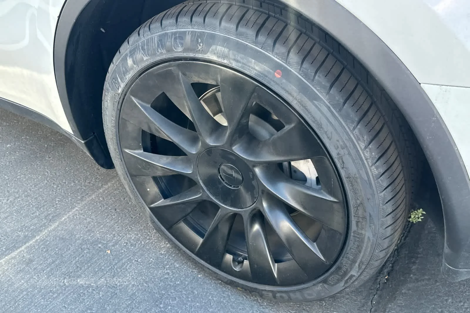 Used 2024  Tesla Long Range image 18