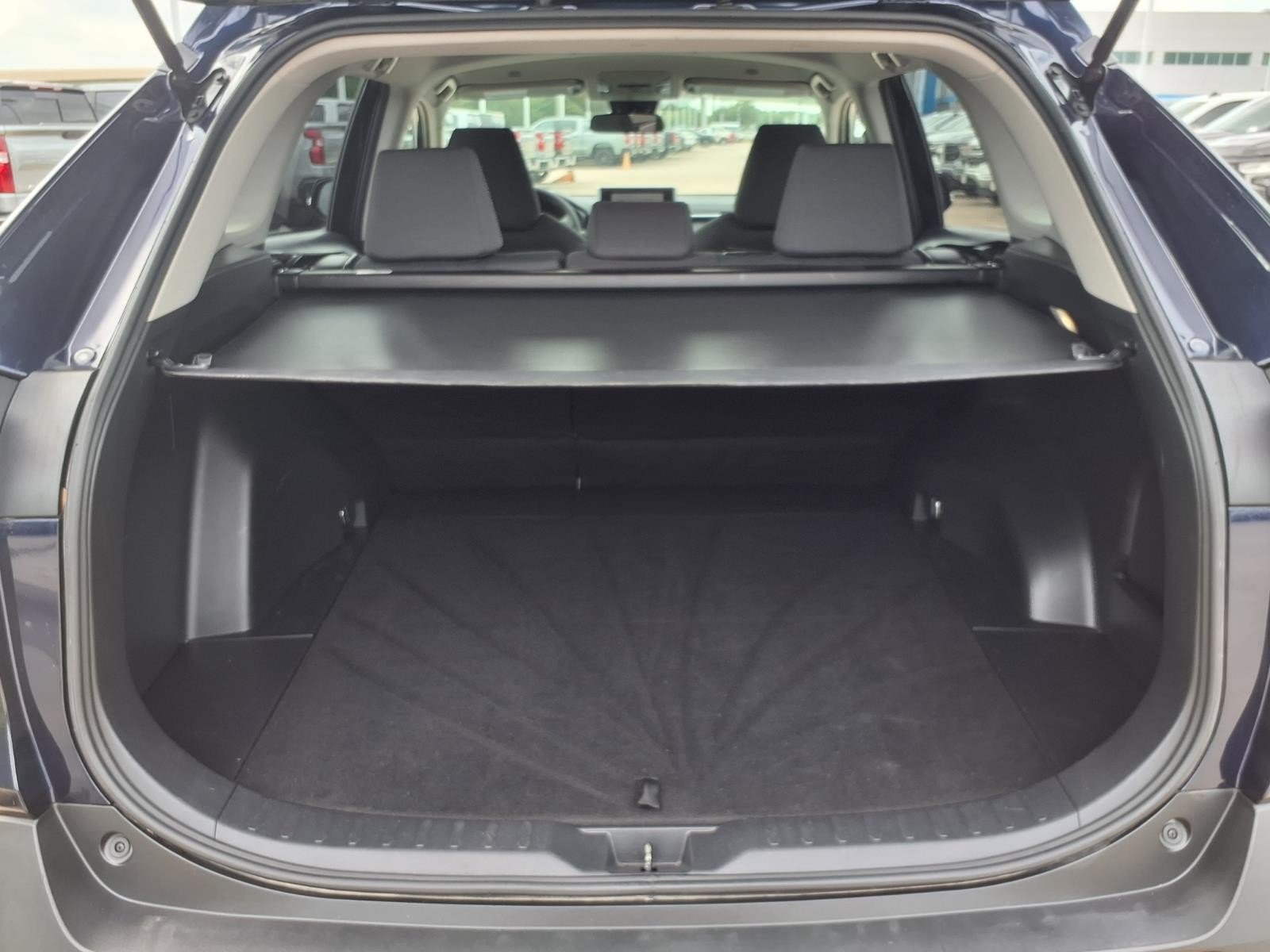 2025 Toyota RAV4 XLE - Photo 8