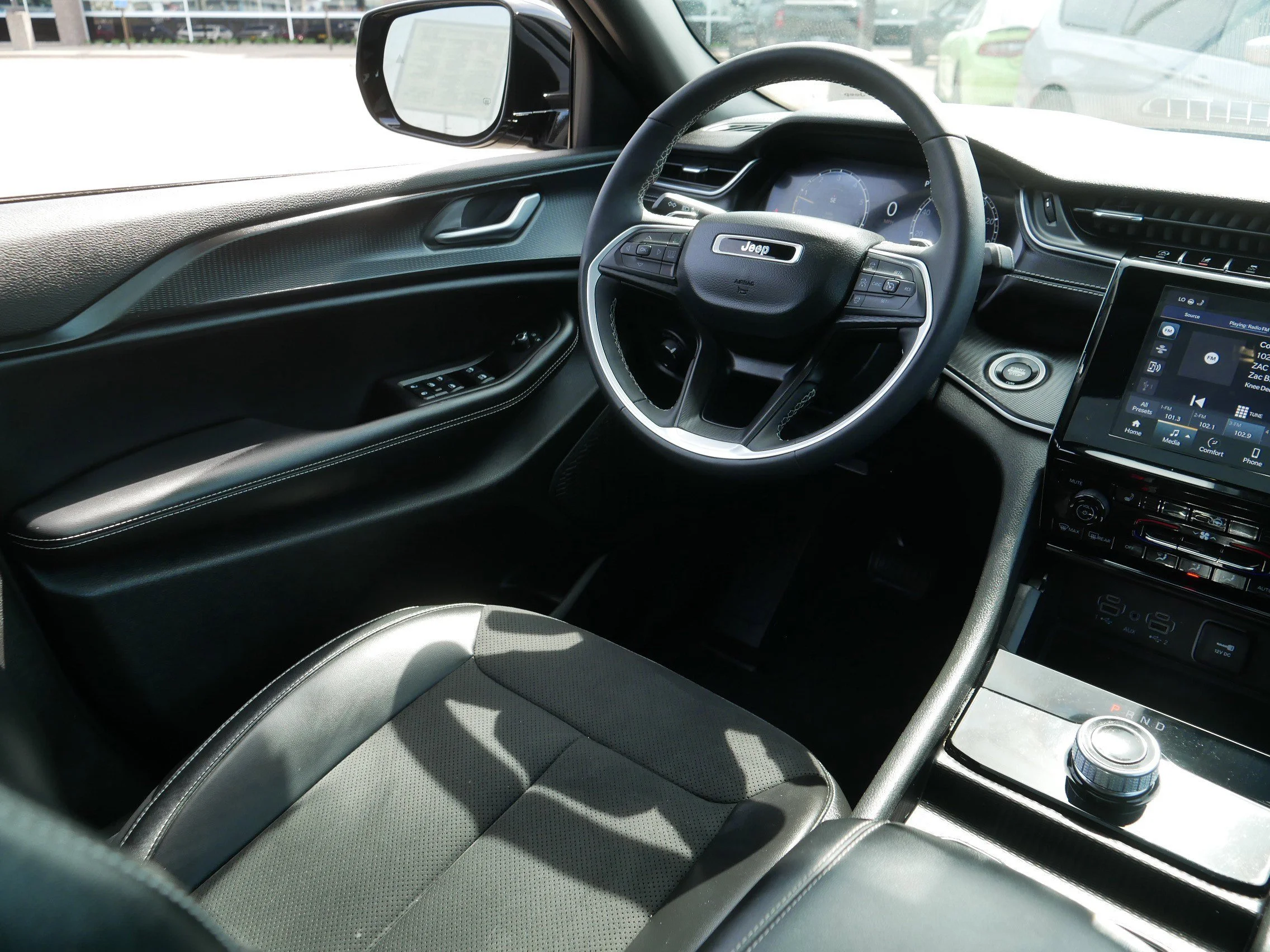 Used 2024 Diamond Black Crystal Pearlcoat Jeep Altitude X image 9