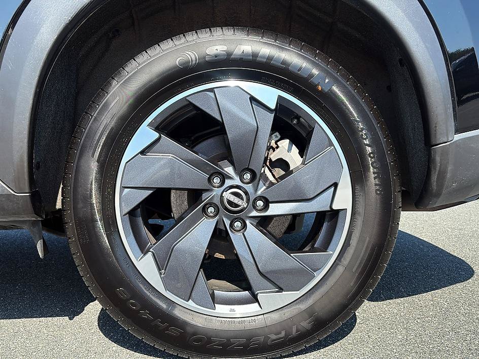Used 2025 Super Black Nissan SV image 10