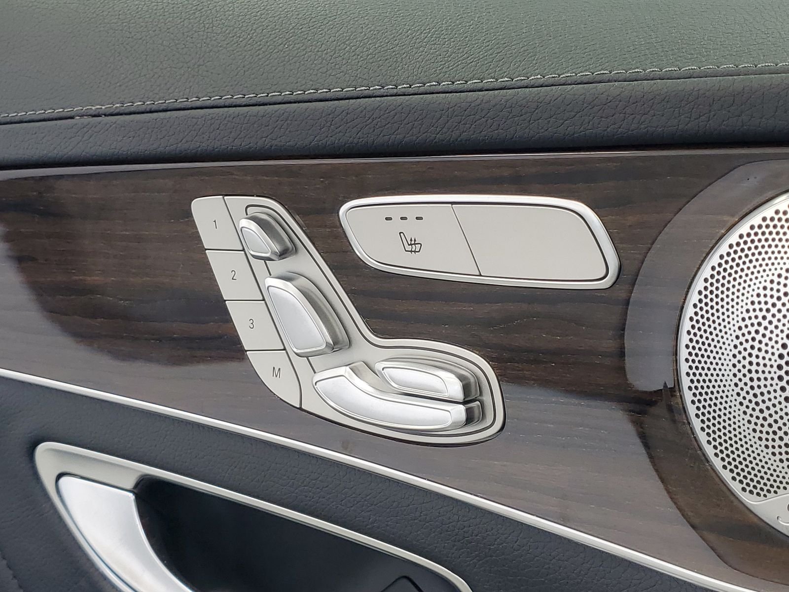 Used 2015 Silver Mercedes-Benz C 400 image 8