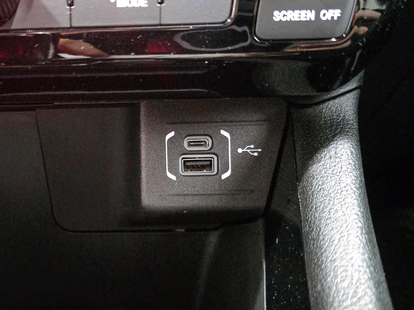 New 2026 Black Jeep Latitude image 29