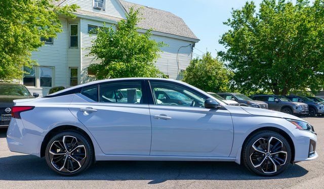 Used 2023 Gray Nissan 2.5 SR image 5