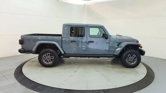 Used 2025 Gray Jeep Mojave image 11