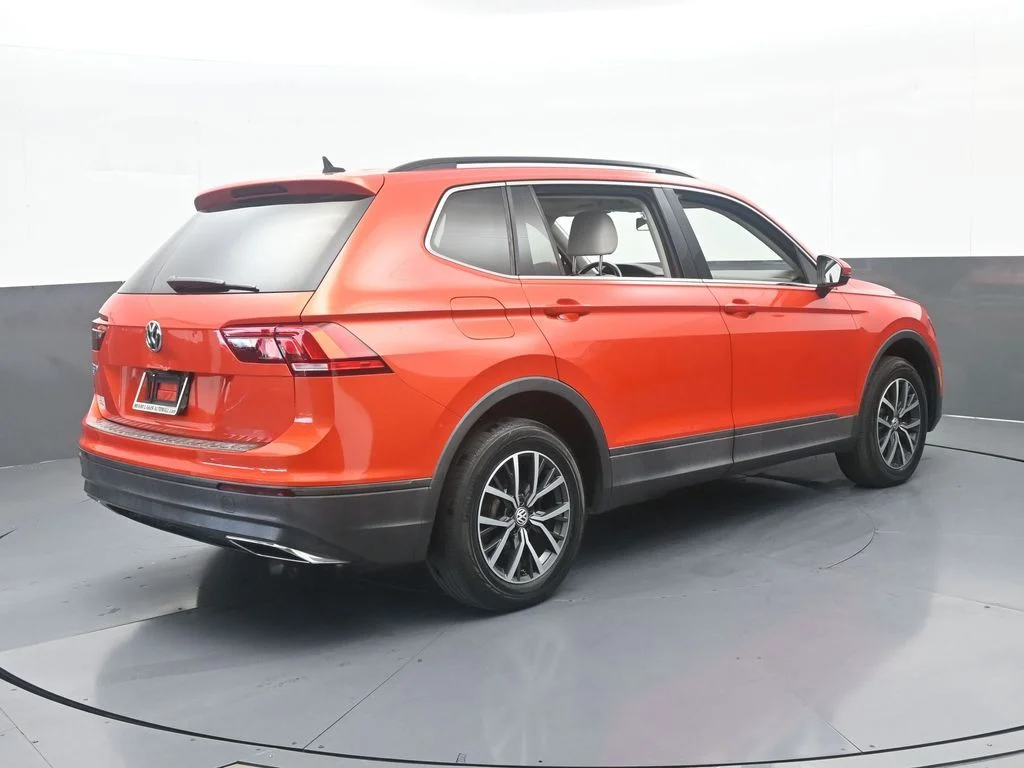 Used 2019 Orange Metallic Volkswagen 2.0T SE image 6