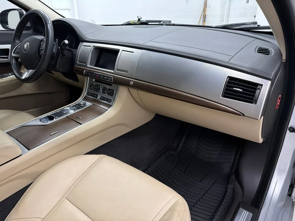 Used 2015  Jaguar 2.0T Premium image 30