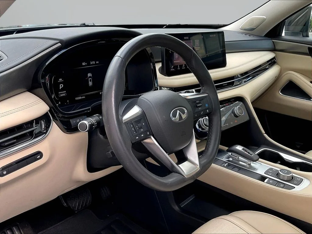 Used 2025 Black INFINITI LUXE image 19