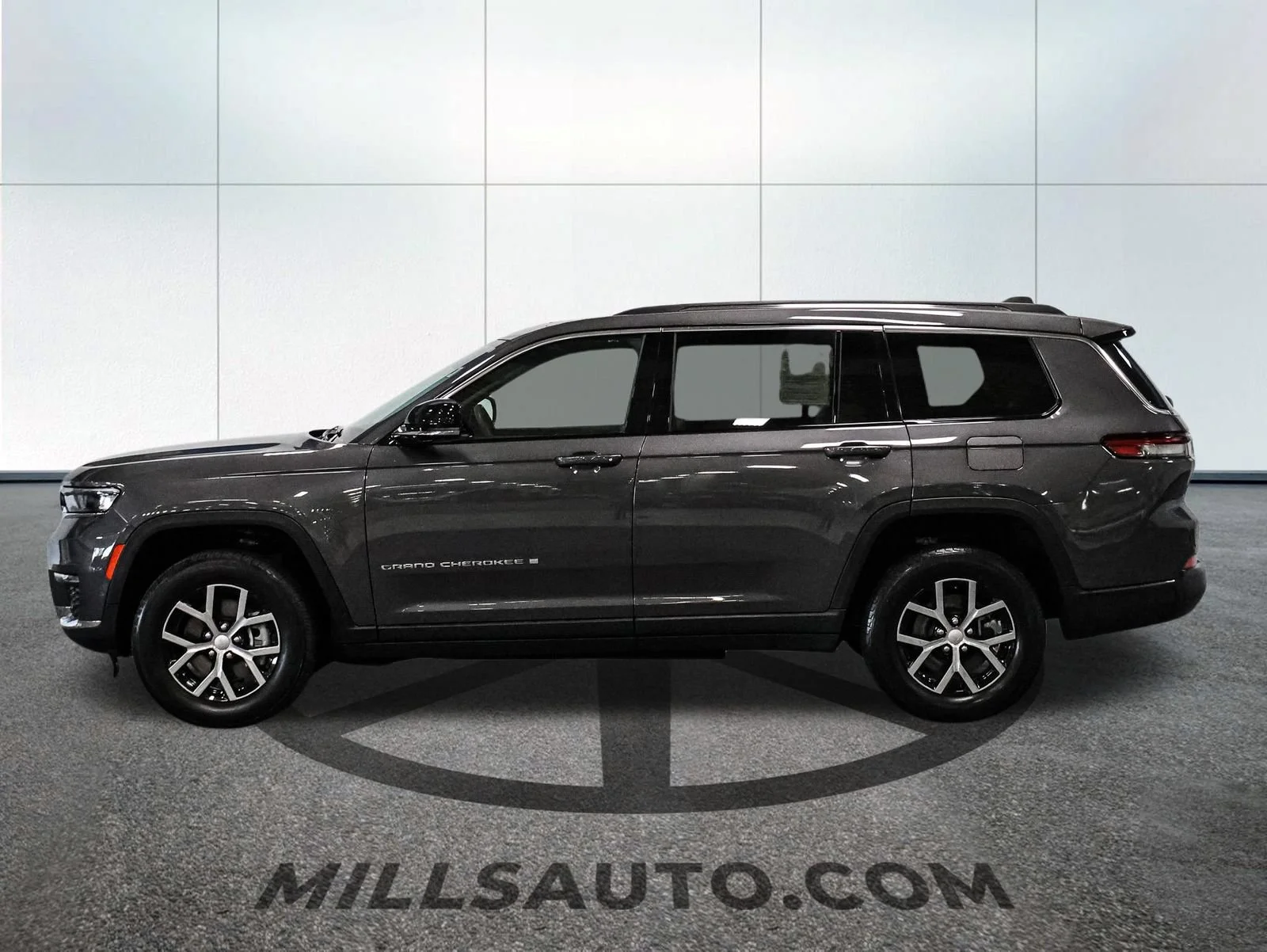 Used 2023 Gray Jeep Limited 4x4 image 3