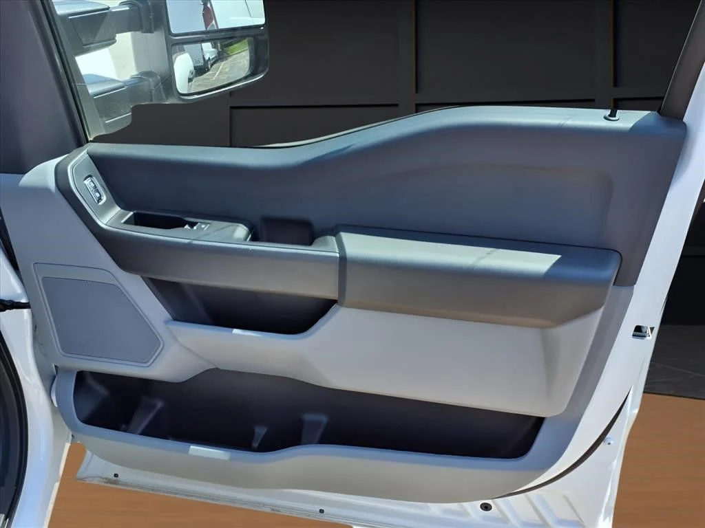 2023 Ford F-350 Super Duty Chassis Cab XL - Photo 13