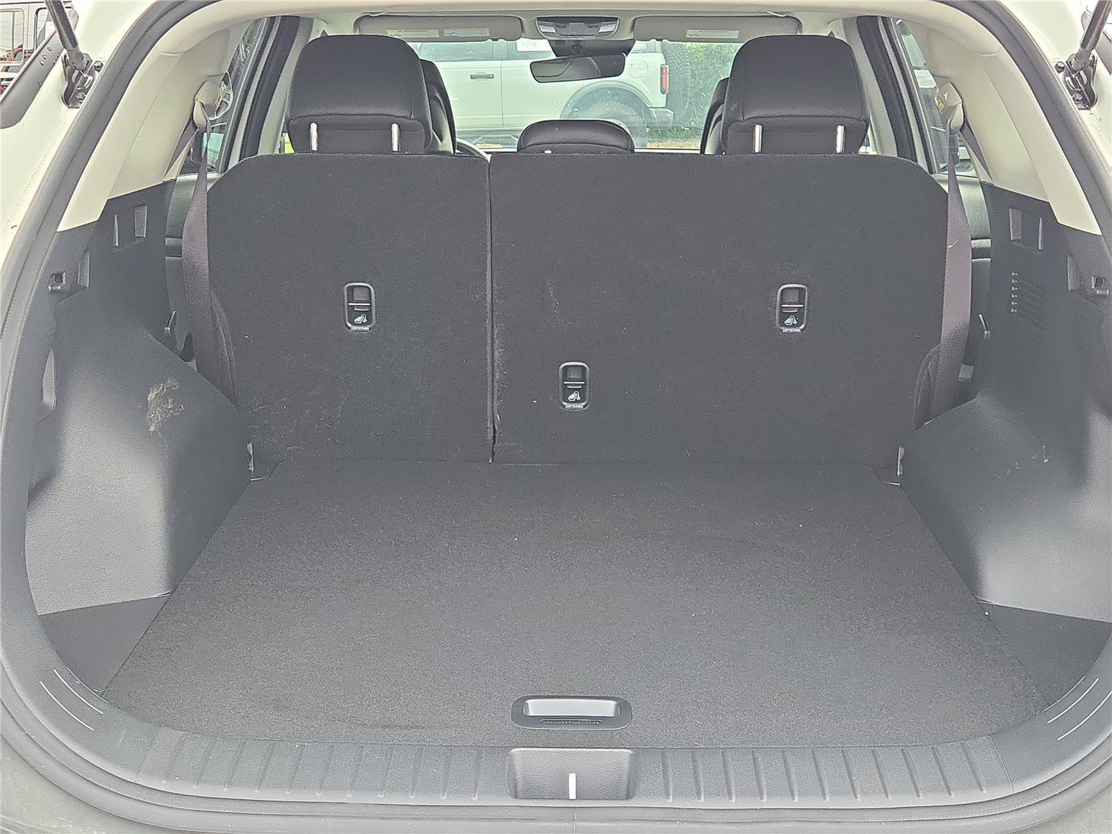Used 2025 Snow White Pearl Kia EX image 11