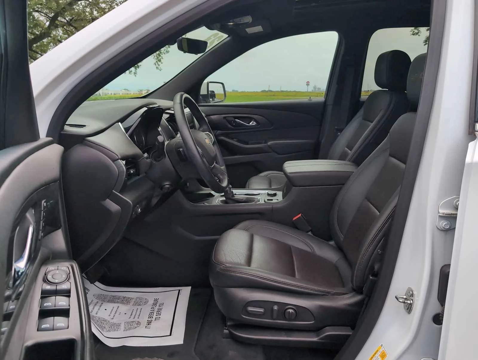 Used 2023 Iridescent Pearl Tricoat Chevrolet High Country image 20
