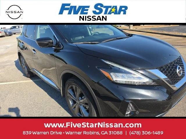 Used 2019 Black Nissan Platinum image 5