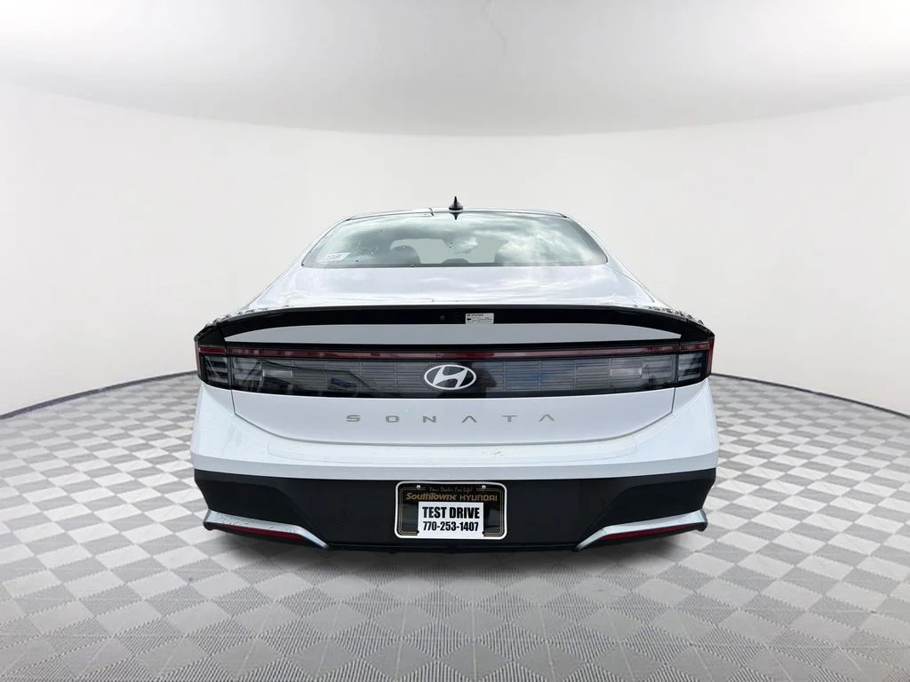 Used 2025 White Hyundai SE image 6