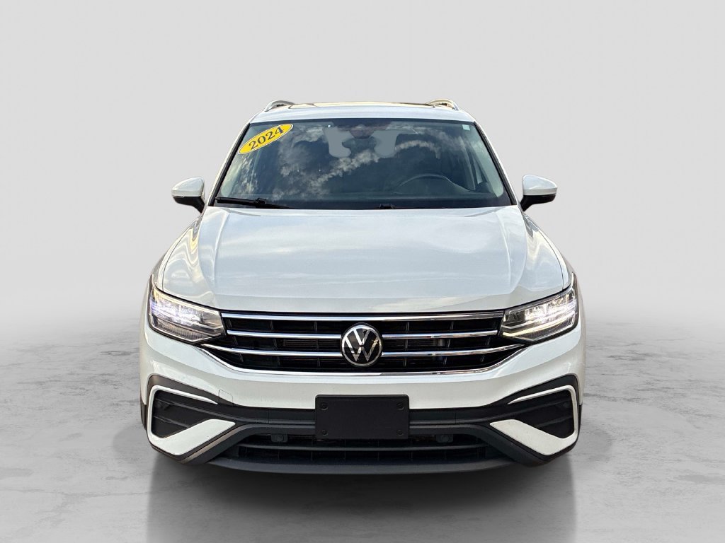 Used 2024 White Volkswagen 2.0T SE image 2