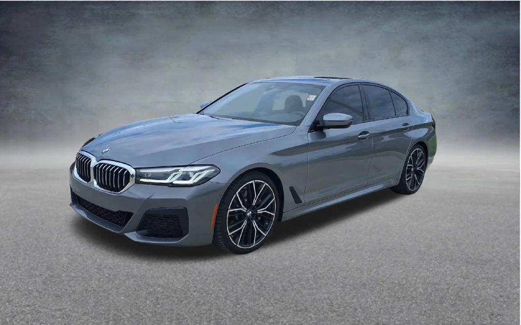 Used 2023 Gray BMW 530i image 3