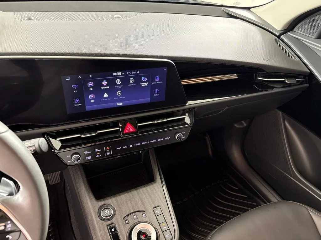 Used 2025 Black Kia Wind image 40