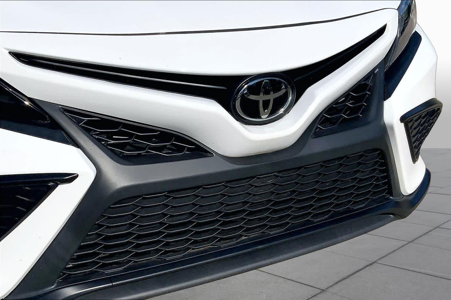 Used 2023 Ice Cap Toyota SE image 31