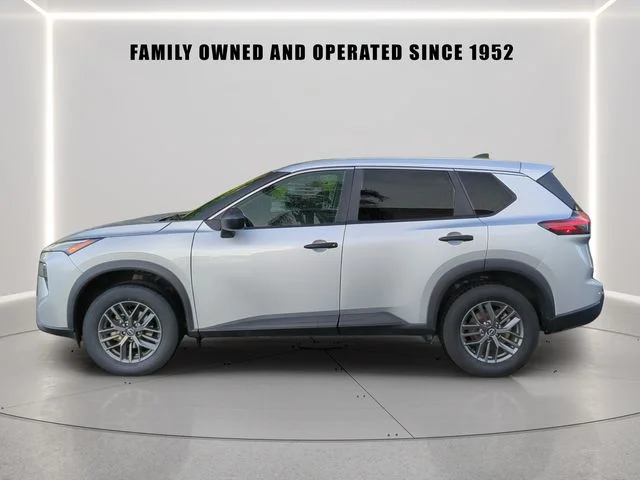 Used 2024 Silver Nissan S image 3