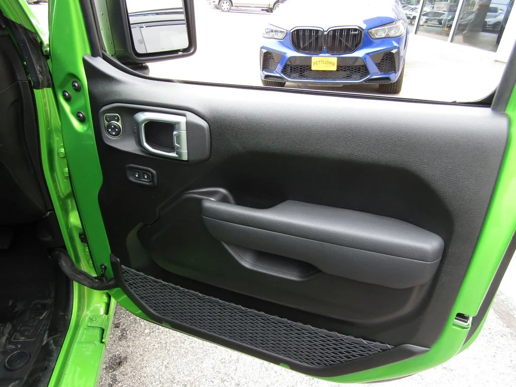 New 2026 Mojito Clearcoat Jeep Sport RHD image 17