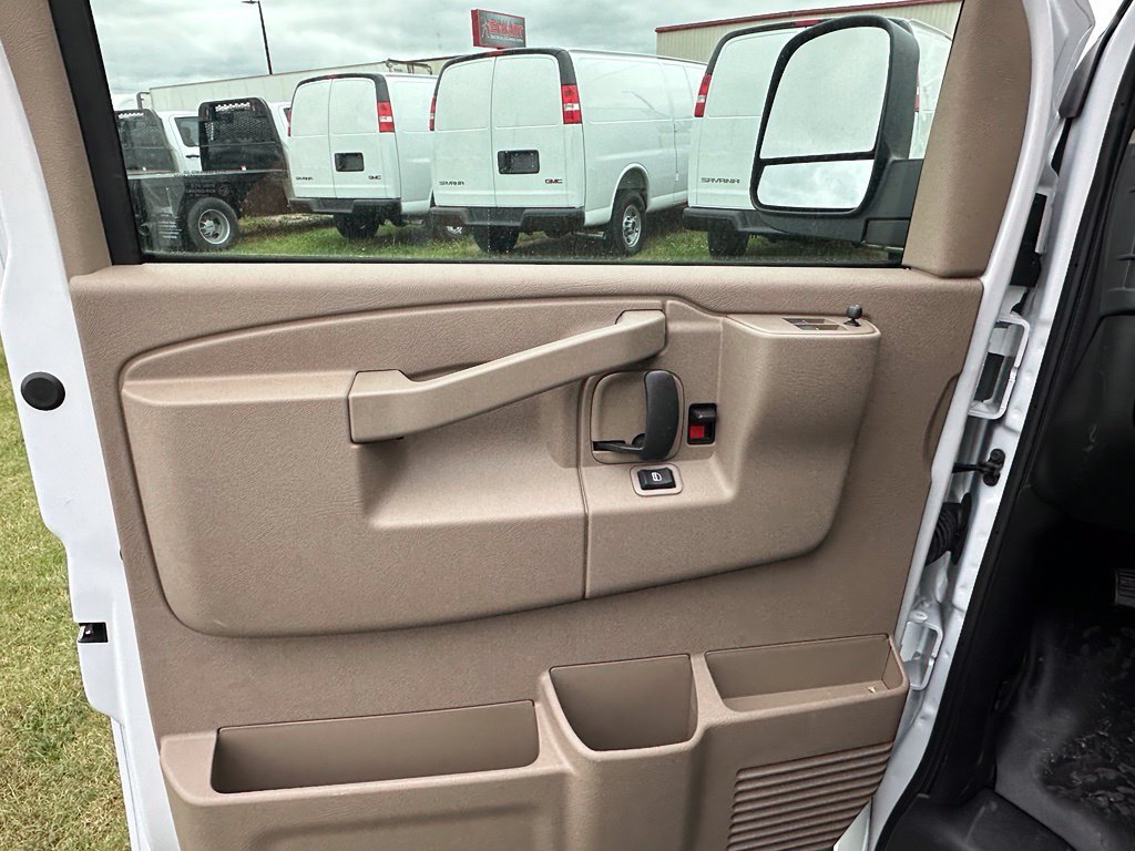 2026 Chevrolet Express Cargo Work Van - Photo 11