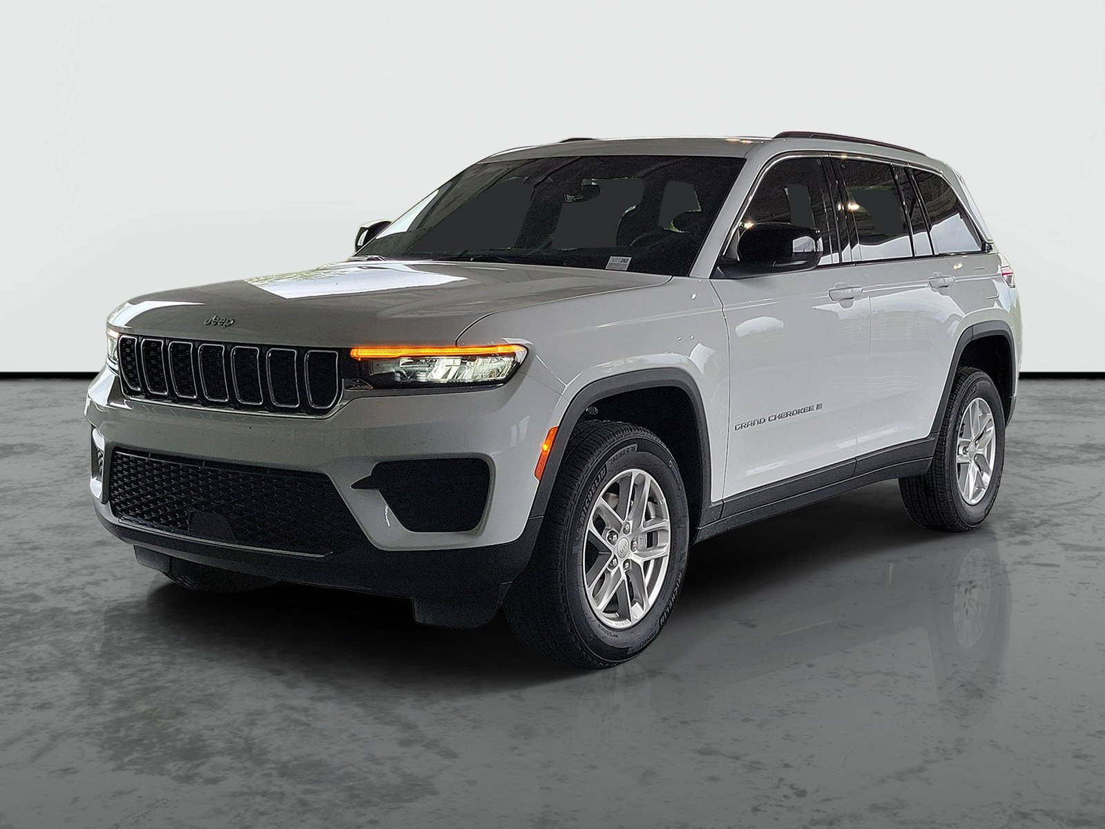 New 2026 Bright White Clear-Coat Exterior Paint Jeep Laredo image 3