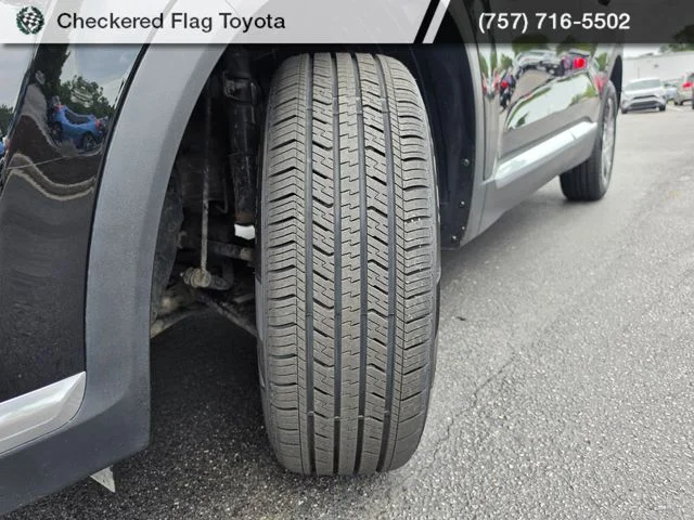 Used 2023 Twilight Black Hyundai SEL image 10