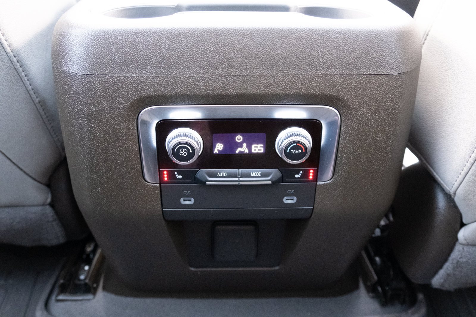 Used 2024 White Frost Tricoat GMC SLT image 19