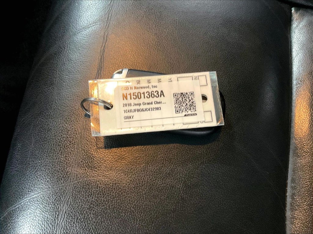 Used 2018 Gray Jeep Limited image 32