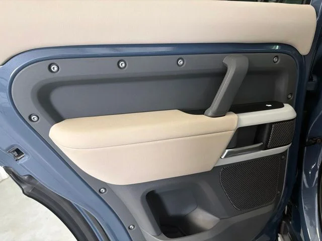 Used 2020 Tasman Blue Metallic Land Rover SE image 14