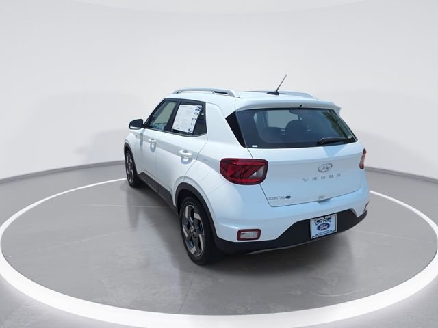 Used 2025 White Hyundai SEL image 7