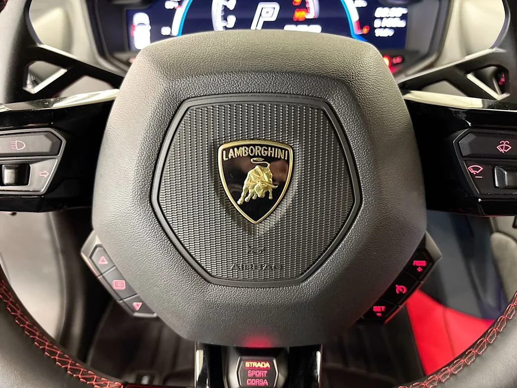 Used 2020 Red Lamborghini Base image 20