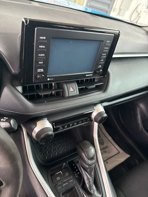 2020 Toyota RAV4 LE - Photo 8