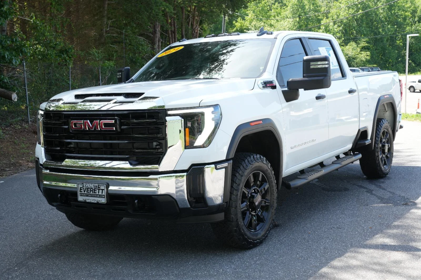 Used 2024 Summit White GMC Pro image 3