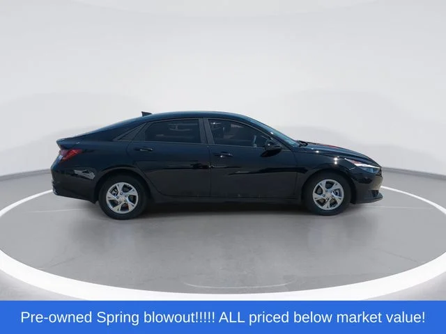 Used 2023 Black Hyundai SE image 9