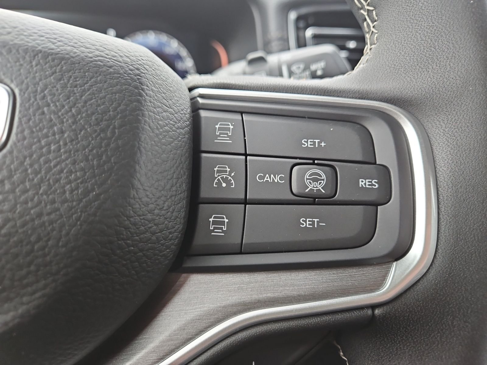 New 2026 Silver-Zynith Exterior Paint Jeep Limited Altitude image 26