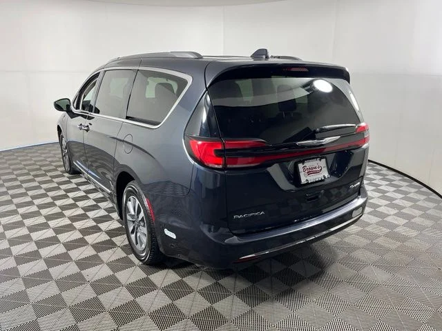 Used 2021 Gray Chrysler Limited image 5