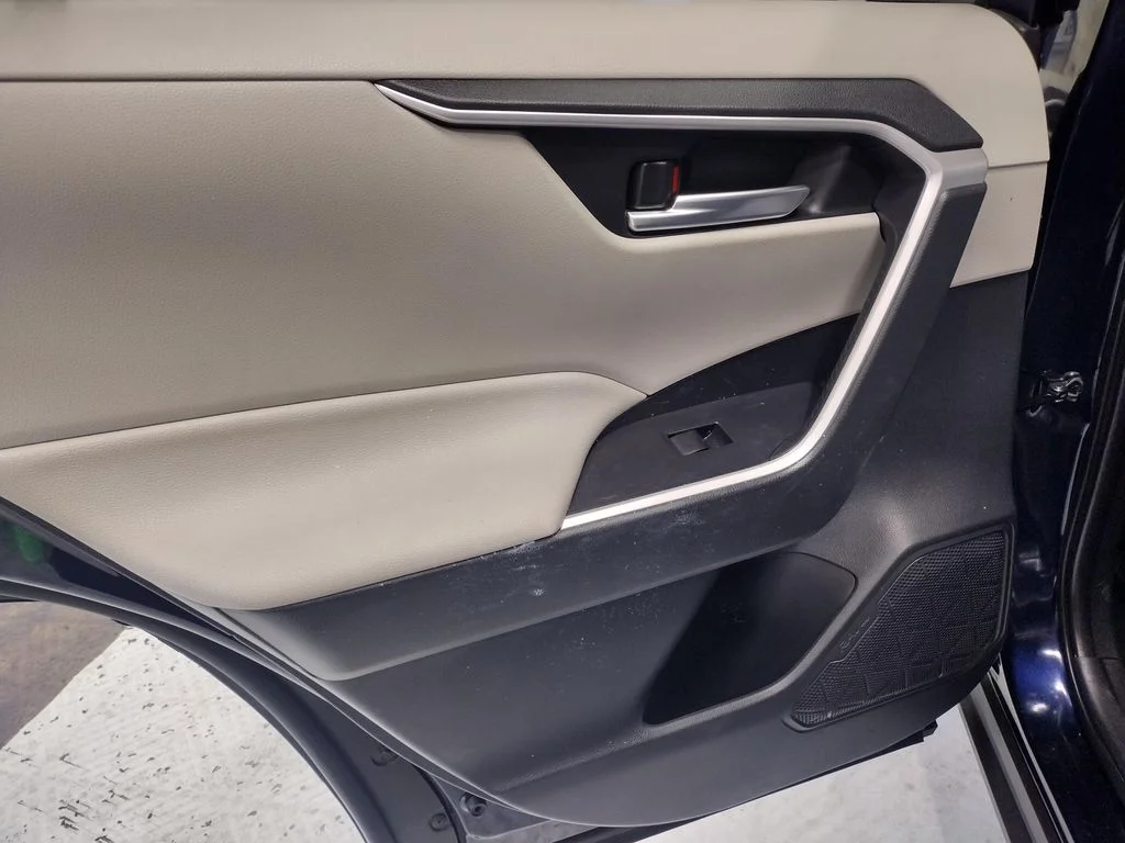 Used 2019 Blue Toyota XLE image 27