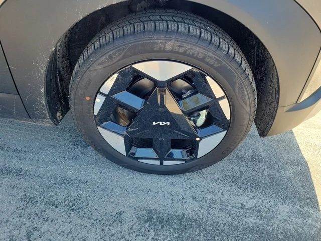 New 2027 Interstellar Gray Kia S image 5