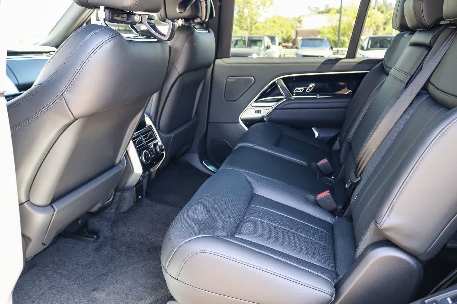 New 2026 Carpathian Grey Land Rover SE image 17