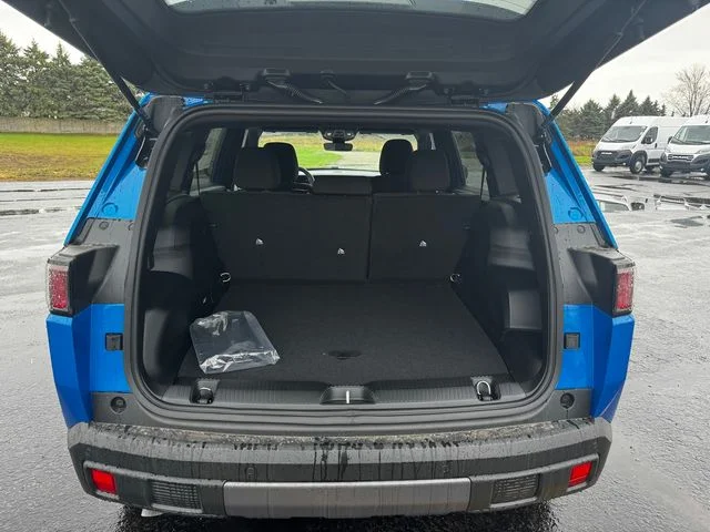 New 2026 Hydro Blue Pearl-Coat Exterior Paint Jeep Laredo image 17