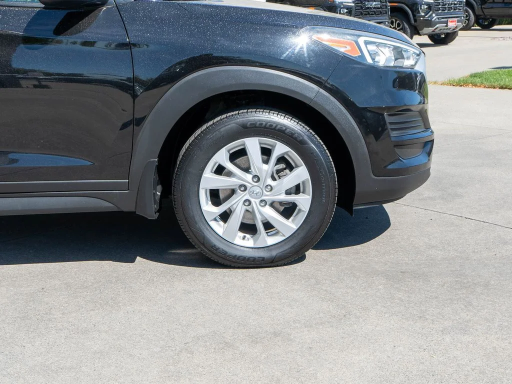 Used 2020 Black Hyundai SE image 32
