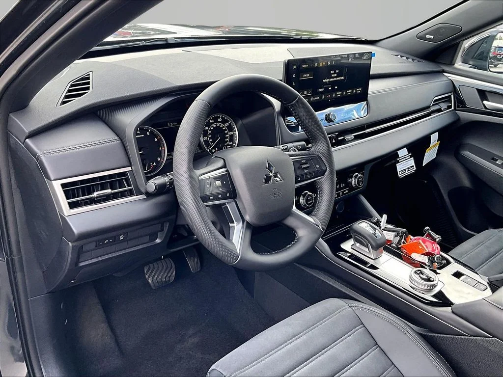 New 2026 Gray Mitsubishi LE image 8